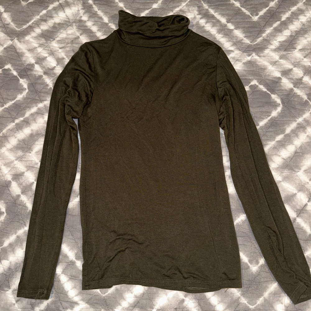 Olivia Rae Green Lightweight Turtleneck | Small